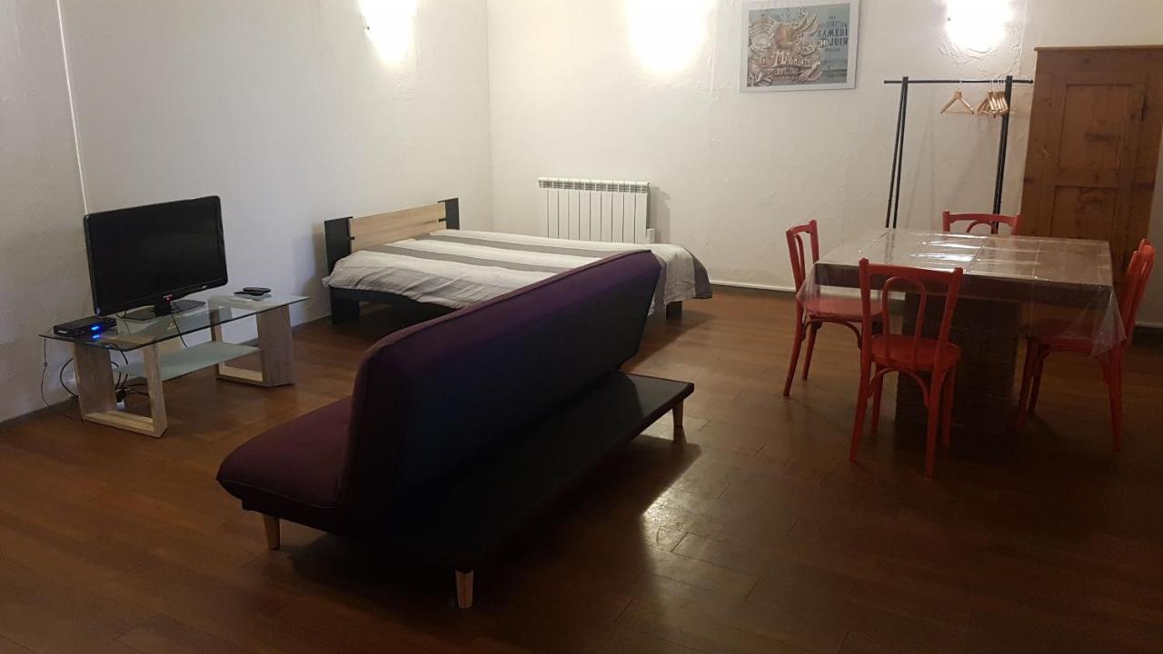 Grand Studio Et Jolies Chambres A Louer Passins Exteriér fotografie