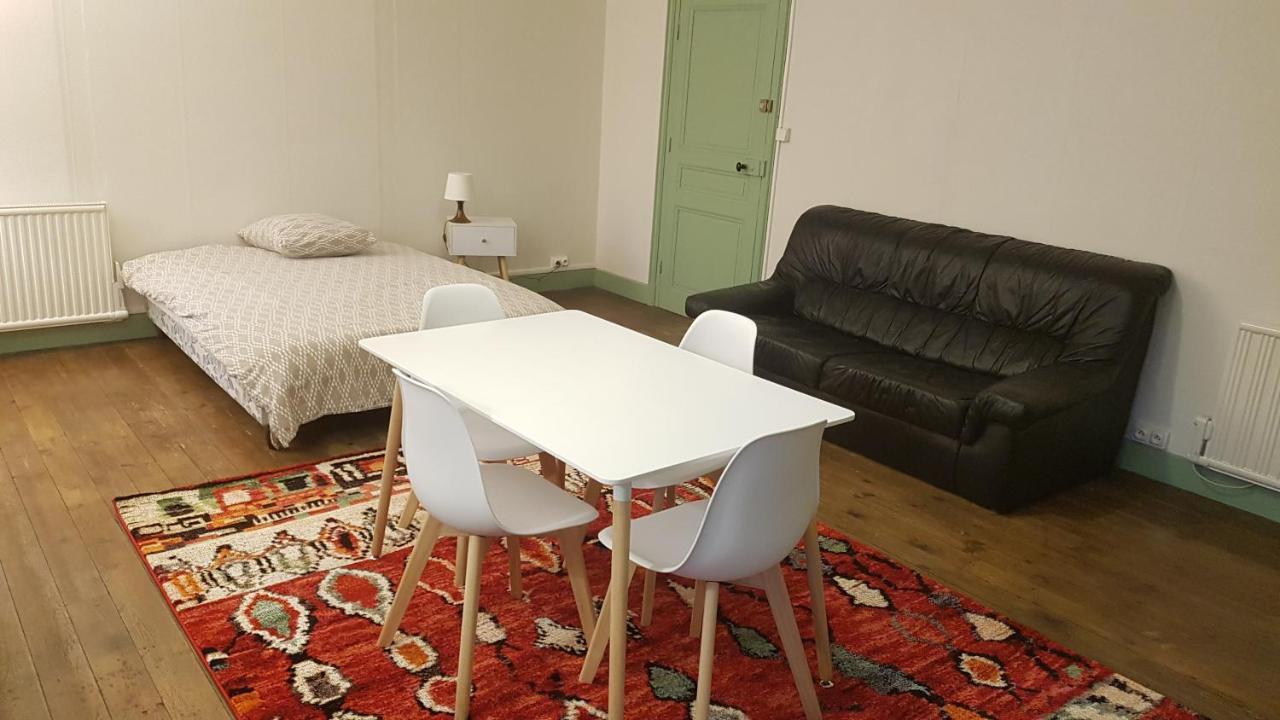 Grand Studio Et Jolies Chambres A Louer Passins Exteriér fotografie